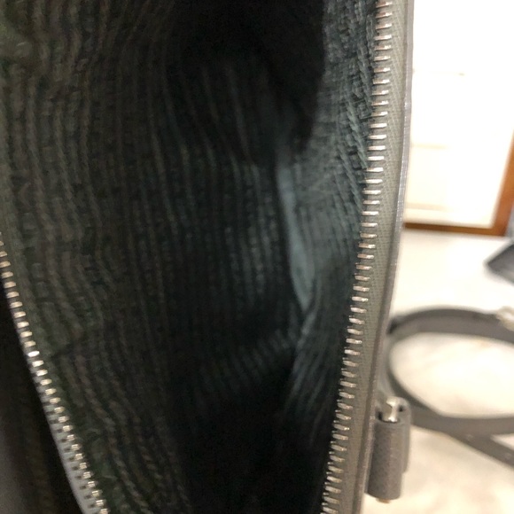 AUTHENTIC PRADA SAFFIANO - Picture 10 of 16